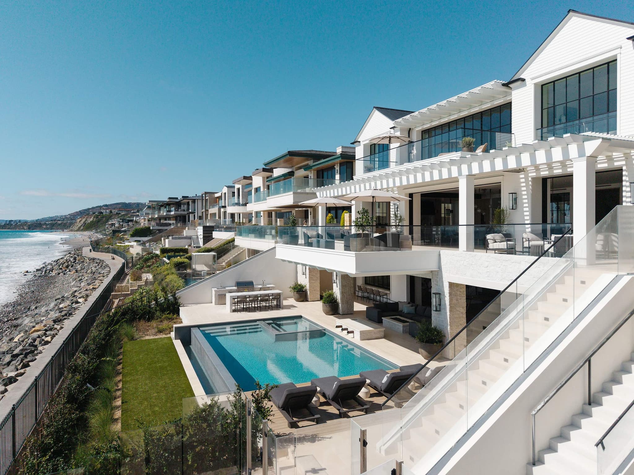 A calm infinity pool above the ocean at a Genova home in Dana Point.