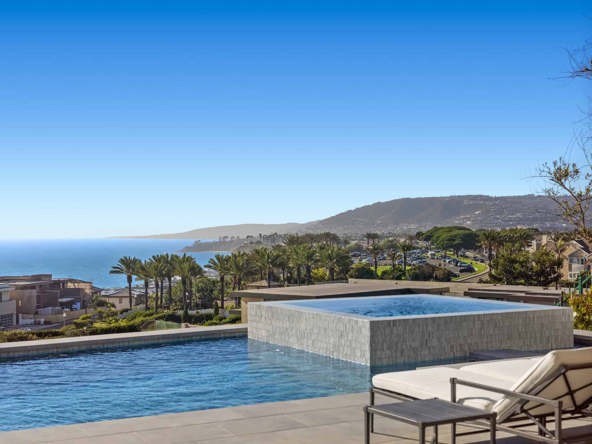 An infinity pool running along the edge of the bluff, overlooking the ocean.